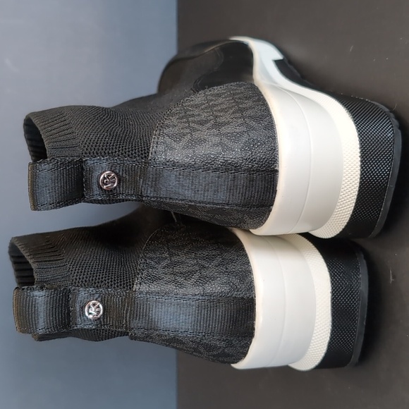 Michael Kors skyler Stretch Knit Sock Sneaker black/White,Size 9.5. - Picture 4 of 10